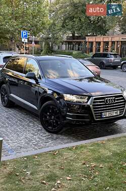 Audi Q7  2016