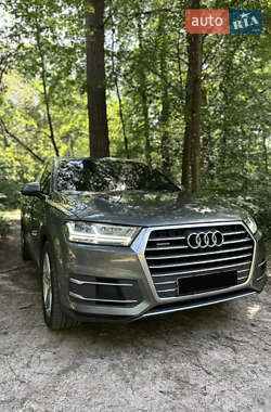Audi Q7  2016