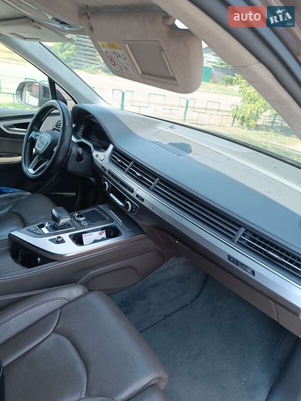 Внедорожник / Кроссовер Audi Q7 2016 в Новом Буге
