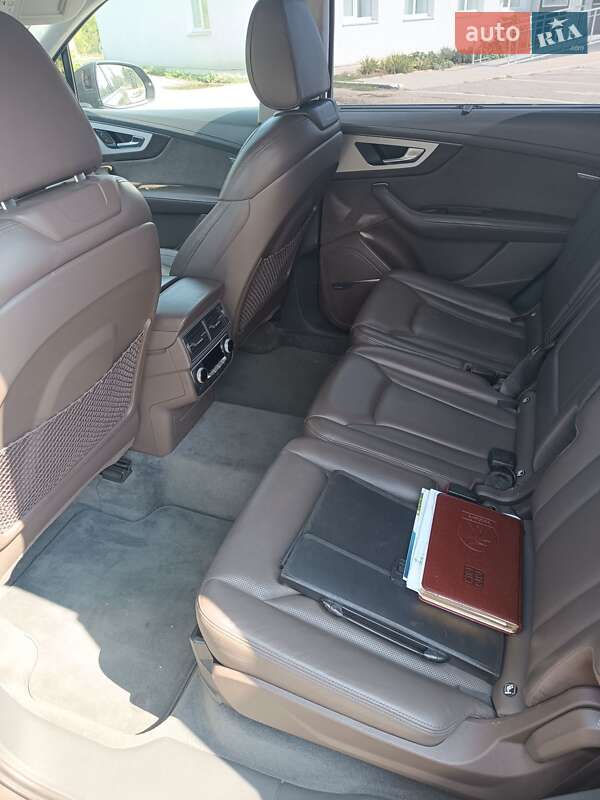Внедорожник / Кроссовер Audi Q7 2016 в Новом Буге
