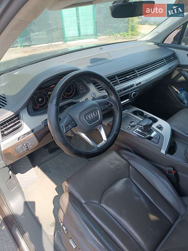 Внедорожник / Кроссовер Audi Q7 2016 в Новом Буге