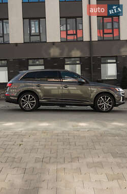 Audi Q7  2019
