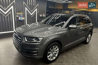 Audi Q7  2016