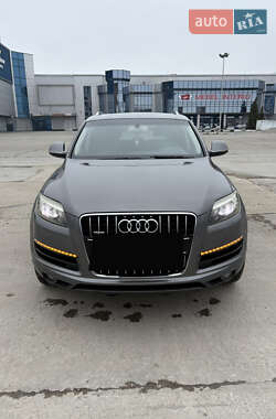 Audi Q7  2011