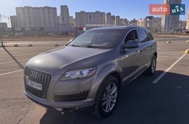 Audi Q7  2011