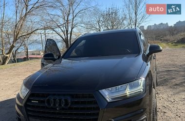 Audi Q7  2016