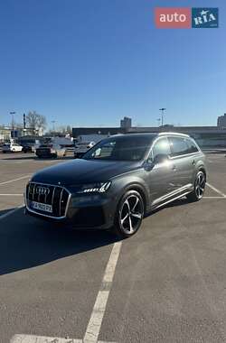 Audi Q7  2021