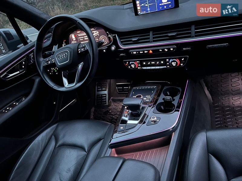 Позашляховик / Кросовер Audi Q7 2017 в Ужгороді
