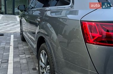 Позашляховик / Кросовер Audi Q7 2017 в Ужгороді