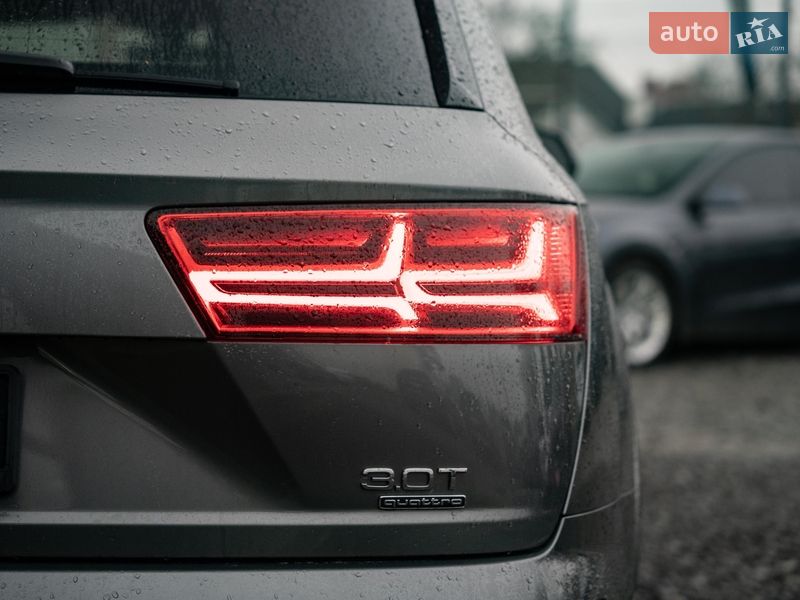 Позашляховик / Кросовер Audi Q7 2017 в Чернівцях