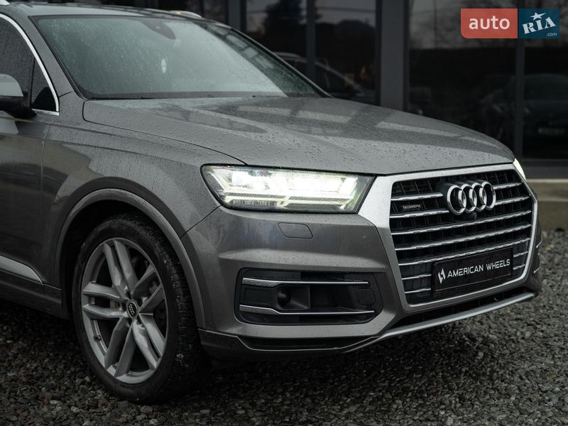 Позашляховик / Кросовер Audi Q7 2017 в Чернівцях