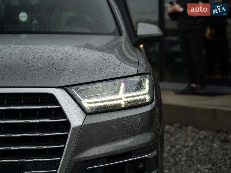Позашляховик / Кросовер Audi Q7 2017 в Чернівцях