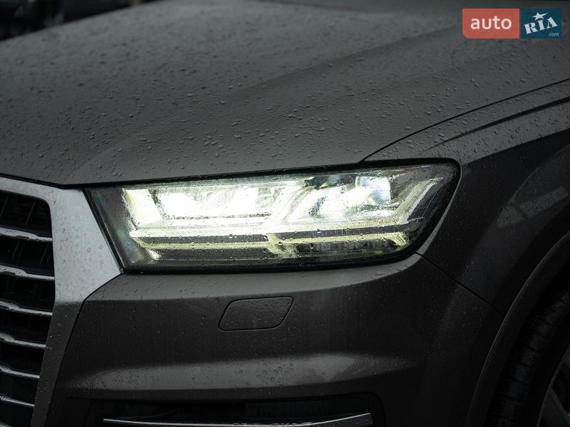 Позашляховик / Кросовер Audi Q7 2017 в Чернівцях