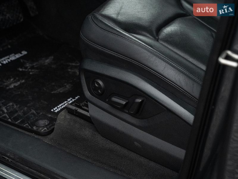 Позашляховик / Кросовер Audi Q7 2017 в Чернівцях