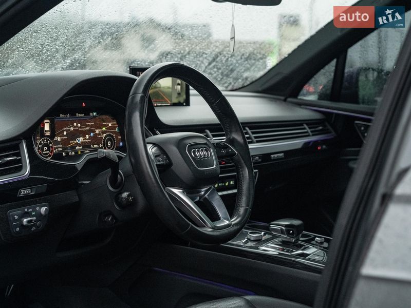 Позашляховик / Кросовер Audi Q7 2017 в Чернівцях