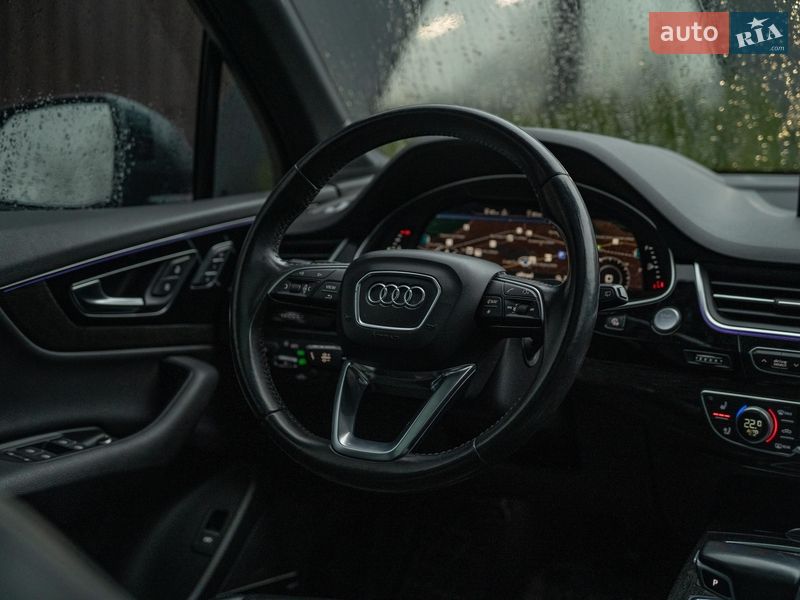 Позашляховик / Кросовер Audi Q7 2017 в Чернівцях
