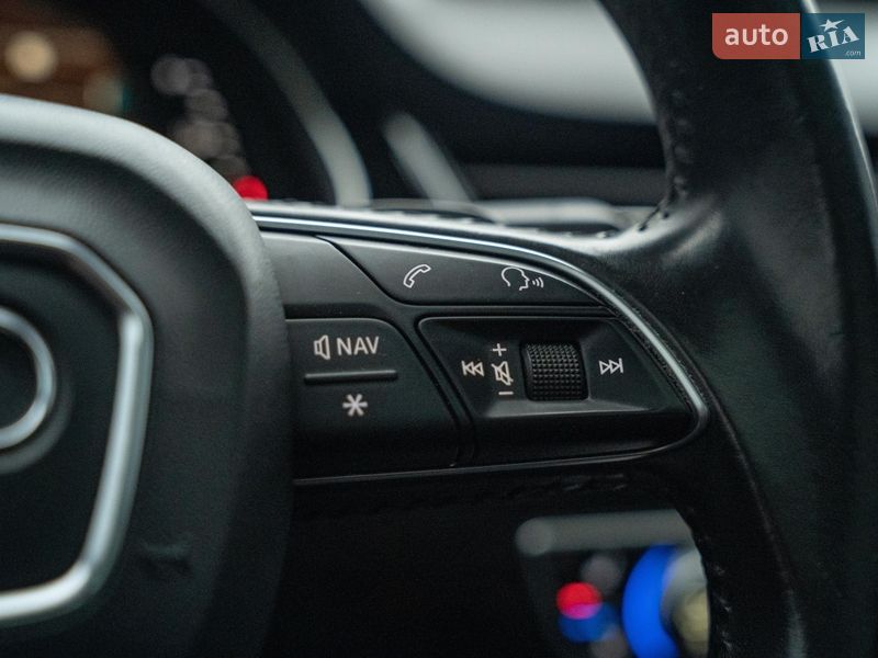 Позашляховик / Кросовер Audi Q7 2017 в Чернівцях