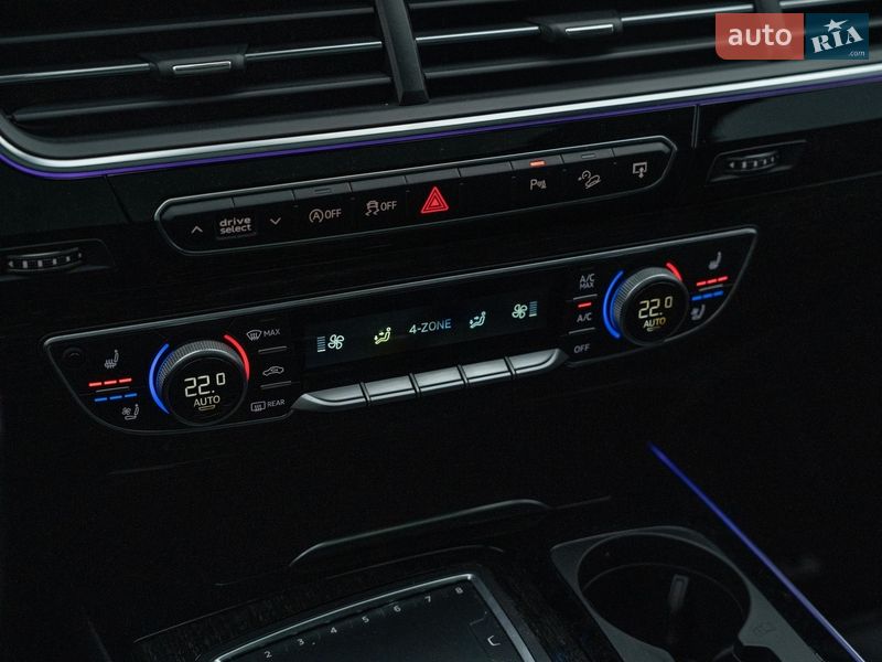 Позашляховик / Кросовер Audi Q7 2017 в Чернівцях