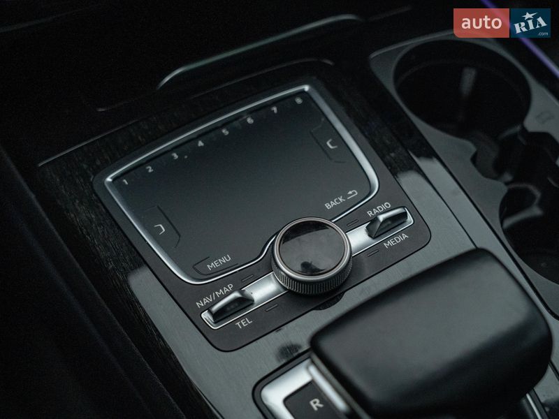 Позашляховик / Кросовер Audi Q7 2017 в Чернівцях