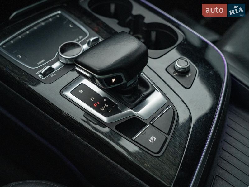 Позашляховик / Кросовер Audi Q7 2017 в Чернівцях