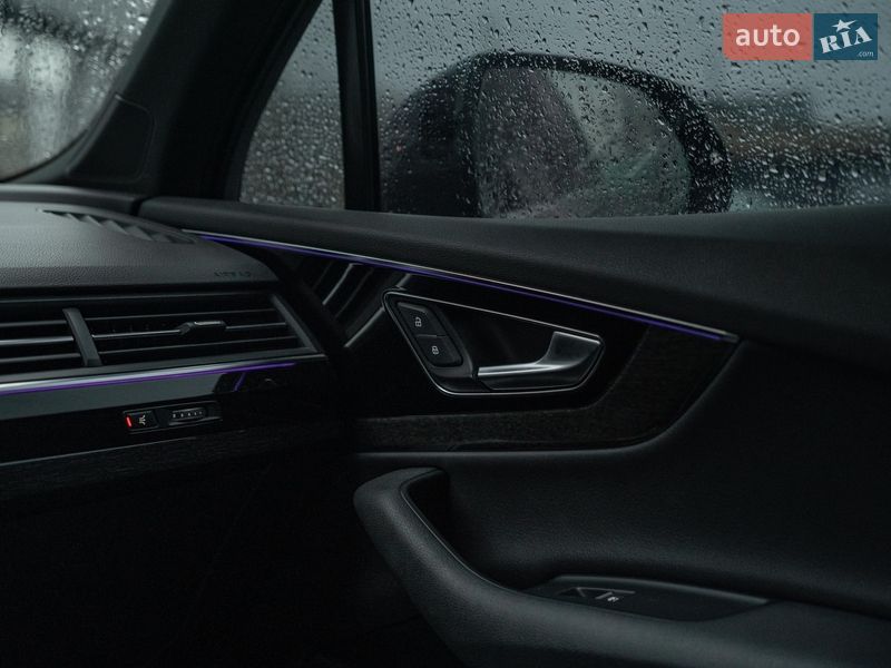 Позашляховик / Кросовер Audi Q7 2017 в Чернівцях