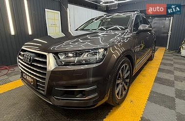 Audi Q7  2016