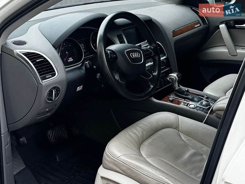 Позашляховик / Кросовер Audi Q7 2013 в Луцьку