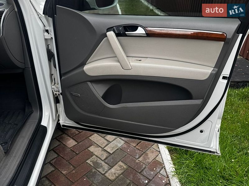 Позашляховик / Кросовер Audi Q7 2013 в Луцьку