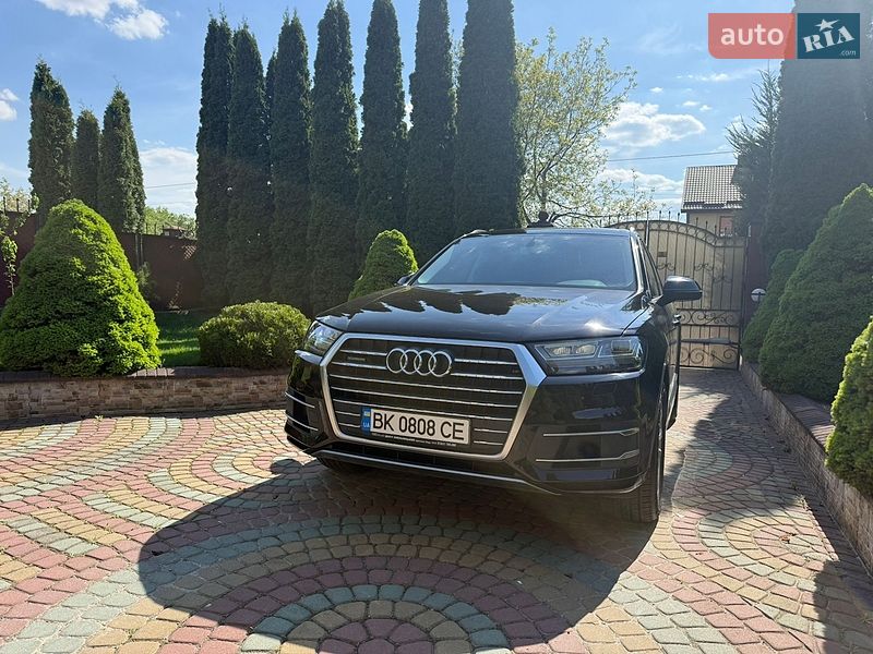 Позашляховик / Кросовер Audi Q7 2016 в Рівному