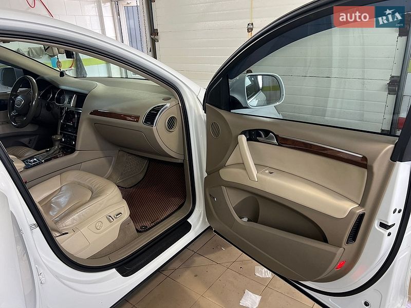 Внедорожник / Кроссовер Audi Q7 2012 в Яворове