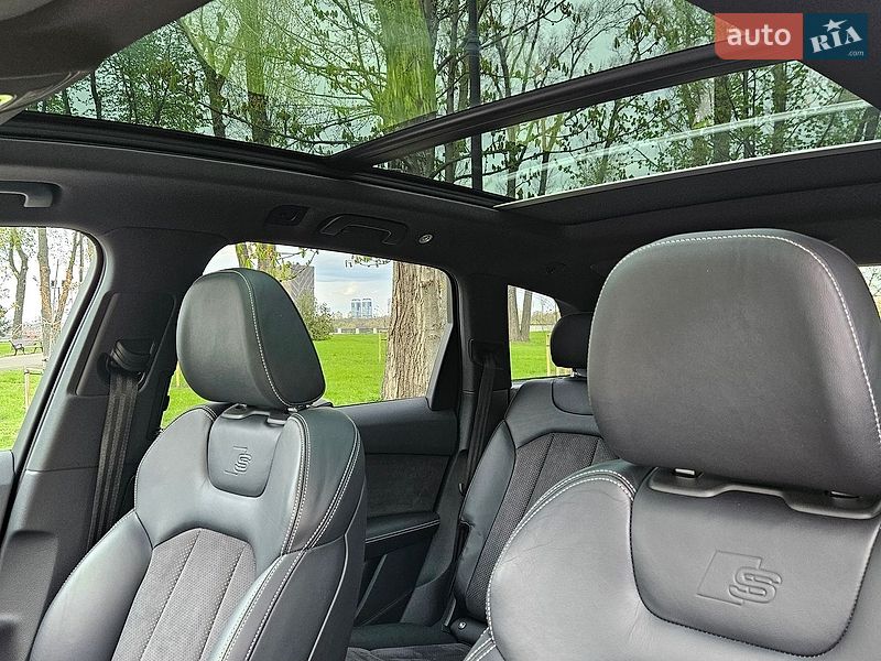 Позашляховик / Кросовер Audi Q7 2015 в Києві