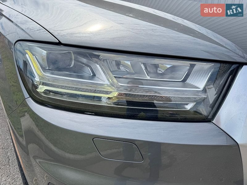 Позашляховик / Кросовер Audi Q7 2016 в Києві