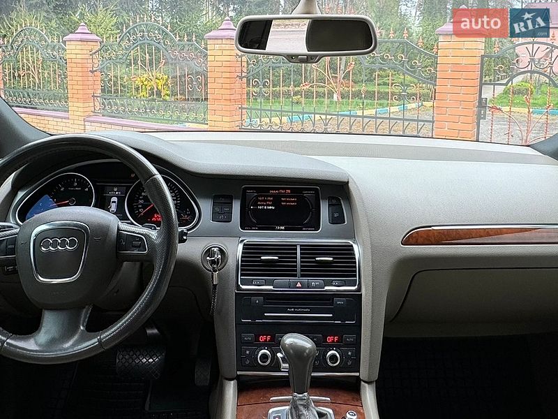 Внедорожник / Кроссовер Audi Q7 2010 в Сарнах