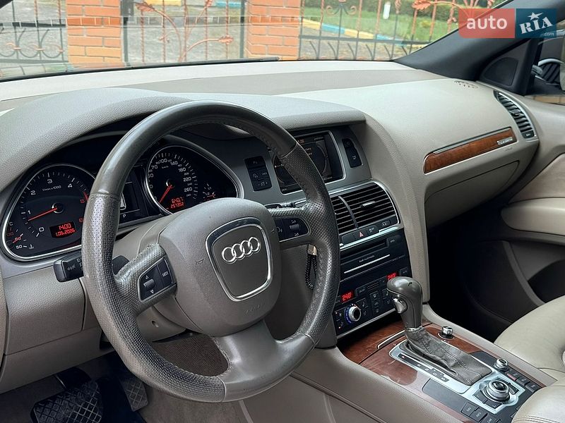 Внедорожник / Кроссовер Audi Q7 2010 в Сарнах