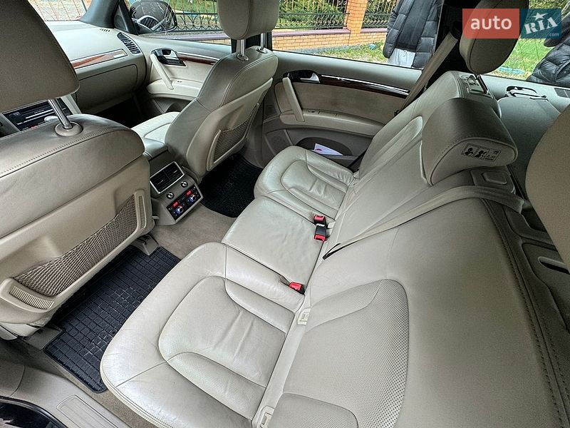 Внедорожник / Кроссовер Audi Q7 2010 в Сарнах
