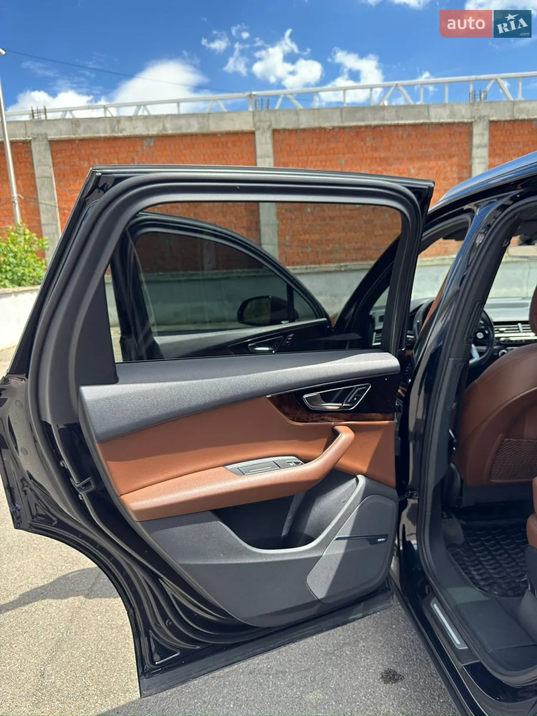 Audi Q7 2016 VIN WA1LAAF78HD021651 фото оголошення 27 з 52