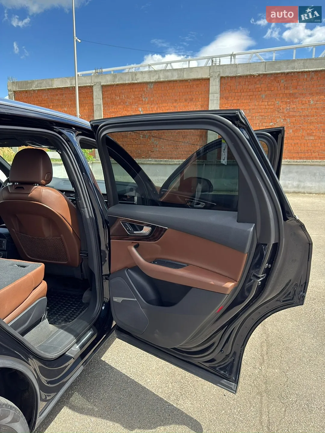 Audi Q7 2016 VIN WA1LAAF78HD021651 фото оголошення 28 з 52