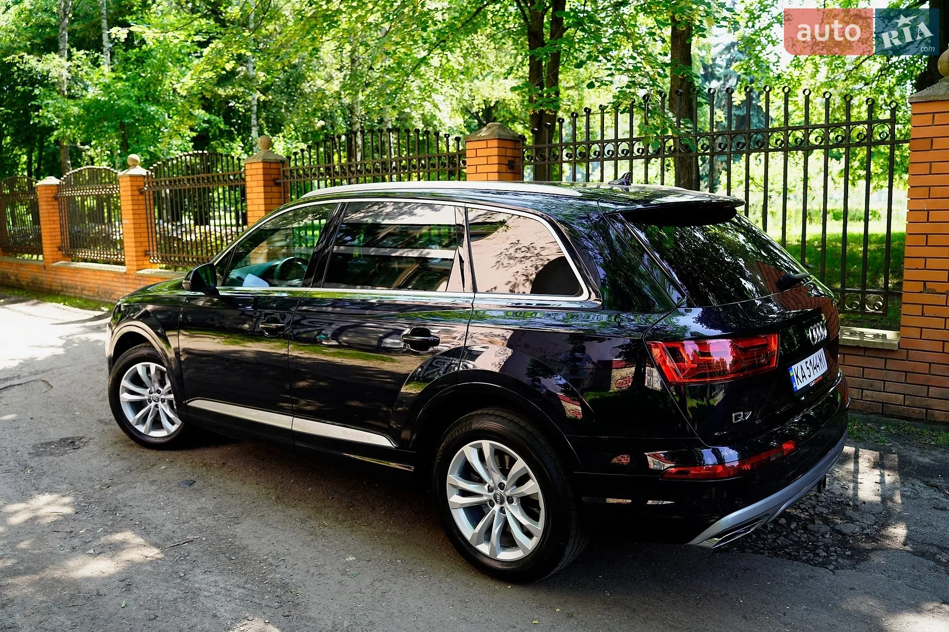 Audi Q7 2017 VIN WA1LHAF78HD050577 фото оголошення 5 з 19