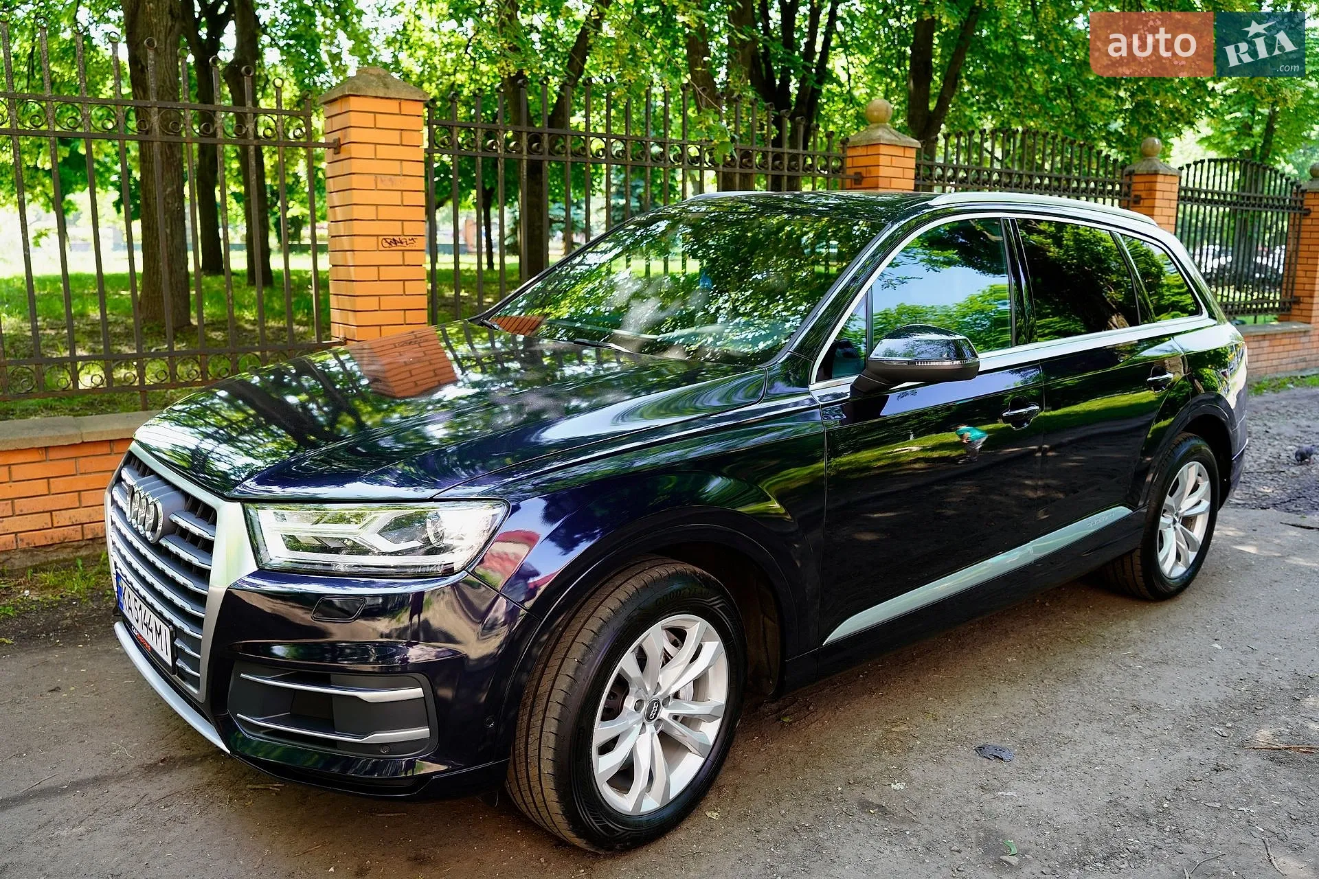 Audi Q7 2017 VIN WA1LHAF78HD050577 фото оголошення 2 з 19