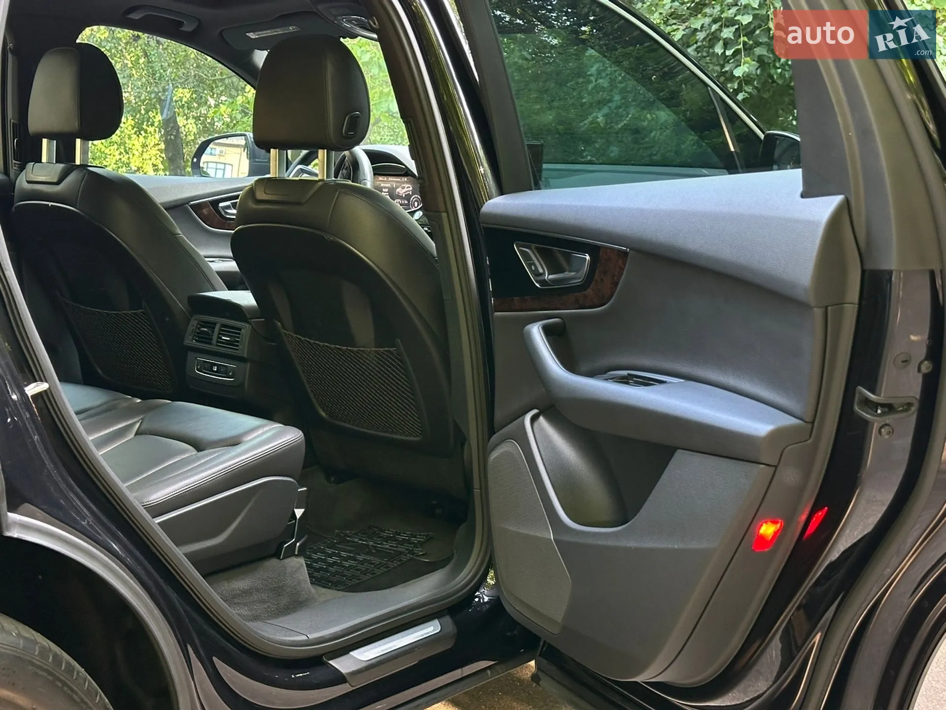 Audi Q7 2016 VIN WA1LAAF73HD013876 фото оголошення 25 з 40
