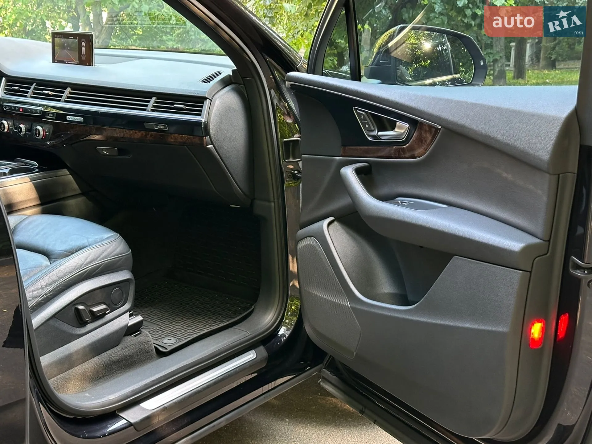 Audi Q7 2016 VIN WA1LAAF73HD013876 фото оголошення 29 з 40