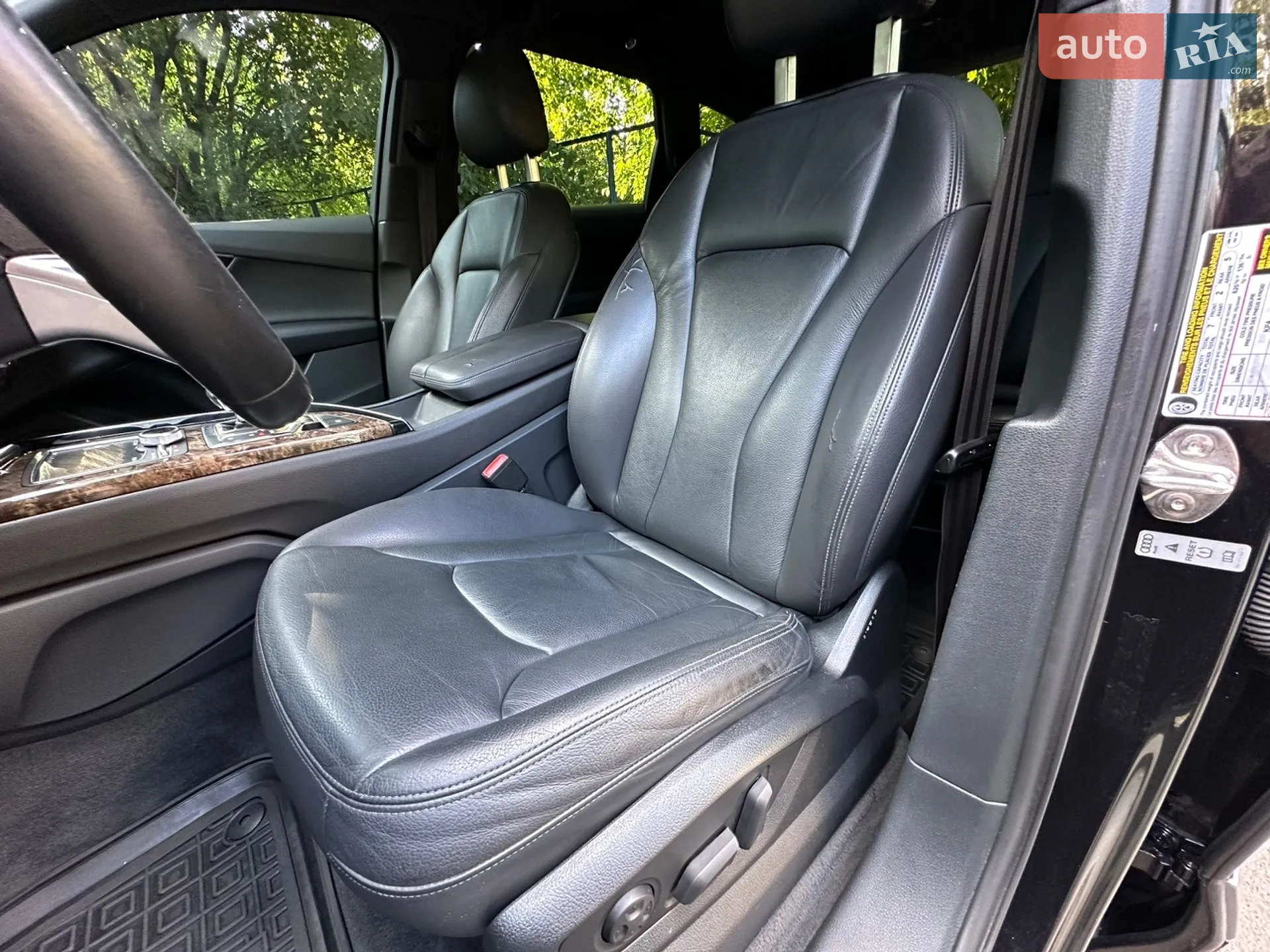 Audi Q7 2016 VIN WA1LAAF73HD013876 фото оголошення 33 з 40