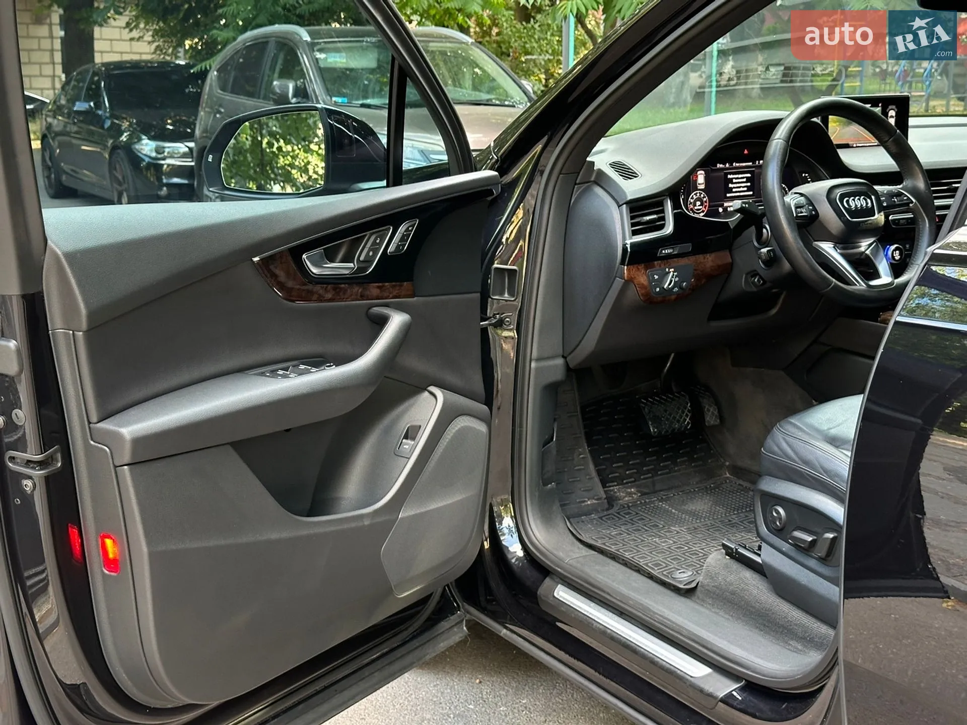 Audi Q7 2016 VIN WA1LAAF73HD013876 фото оголошення 34 з 40