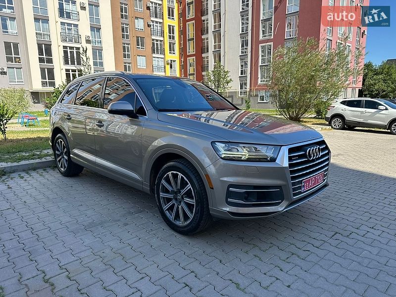 Внедорожник / Кроссовер Audi Q7 2017 в Черновцах