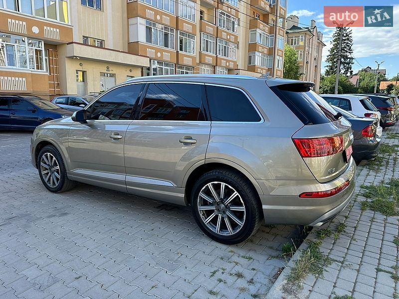 Внедорожник / Кроссовер Audi Q7 2017 в Черновцах