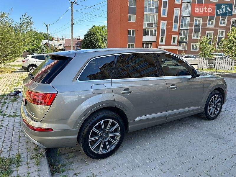 Внедорожник / Кроссовер Audi Q7 2017 в Черновцах