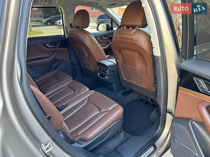 Внедорожник / Кроссовер Audi Q7 2017 в Черновцах