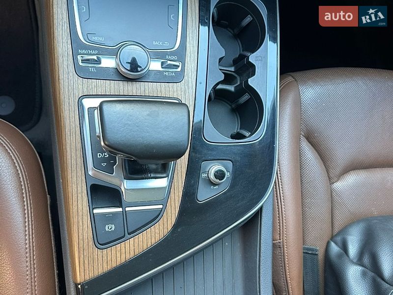 Внедорожник / Кроссовер Audi Q7 2017 в Черновцах