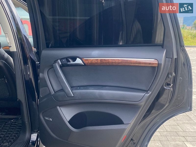 Внедорожник / Кроссовер Audi Q7 2015 в Хусте