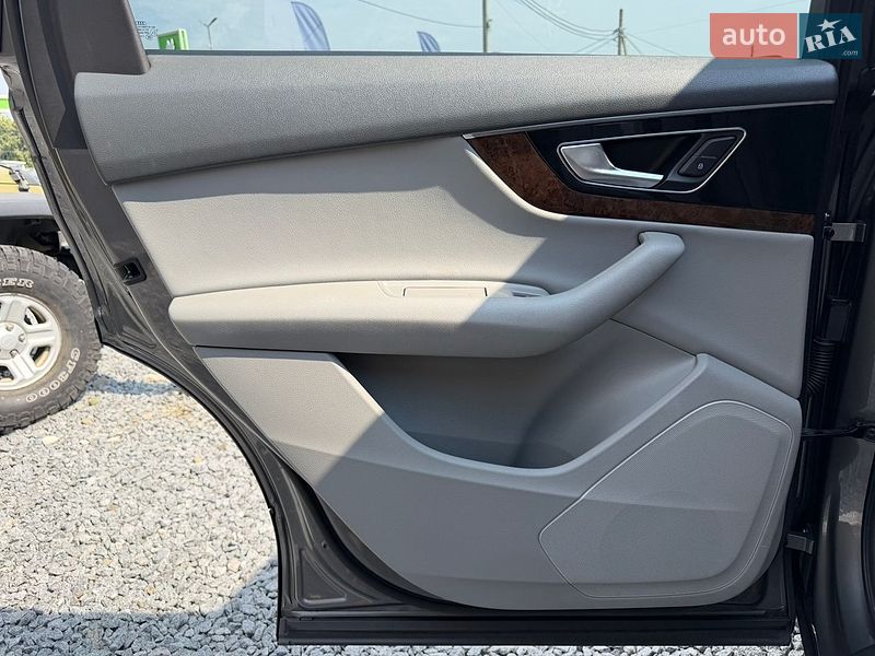 Позашляховик / Кросовер Audi Q7 2016 в Стрию